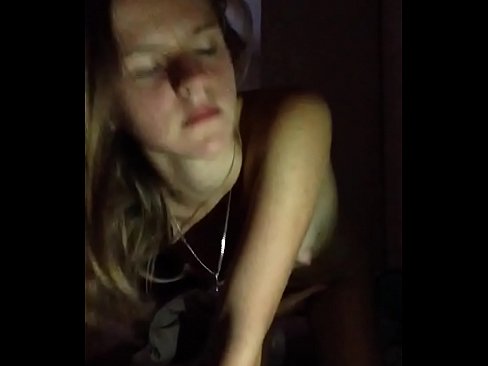 ❤️ Stúlka sjálfsfróar sér og kúrir Rússneskt klám á is.tube-sexer-com.ru ❤